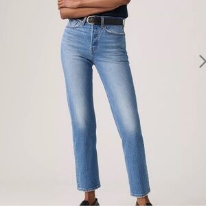 LEVIS Wedgie Straight Jeans in Medium Wash